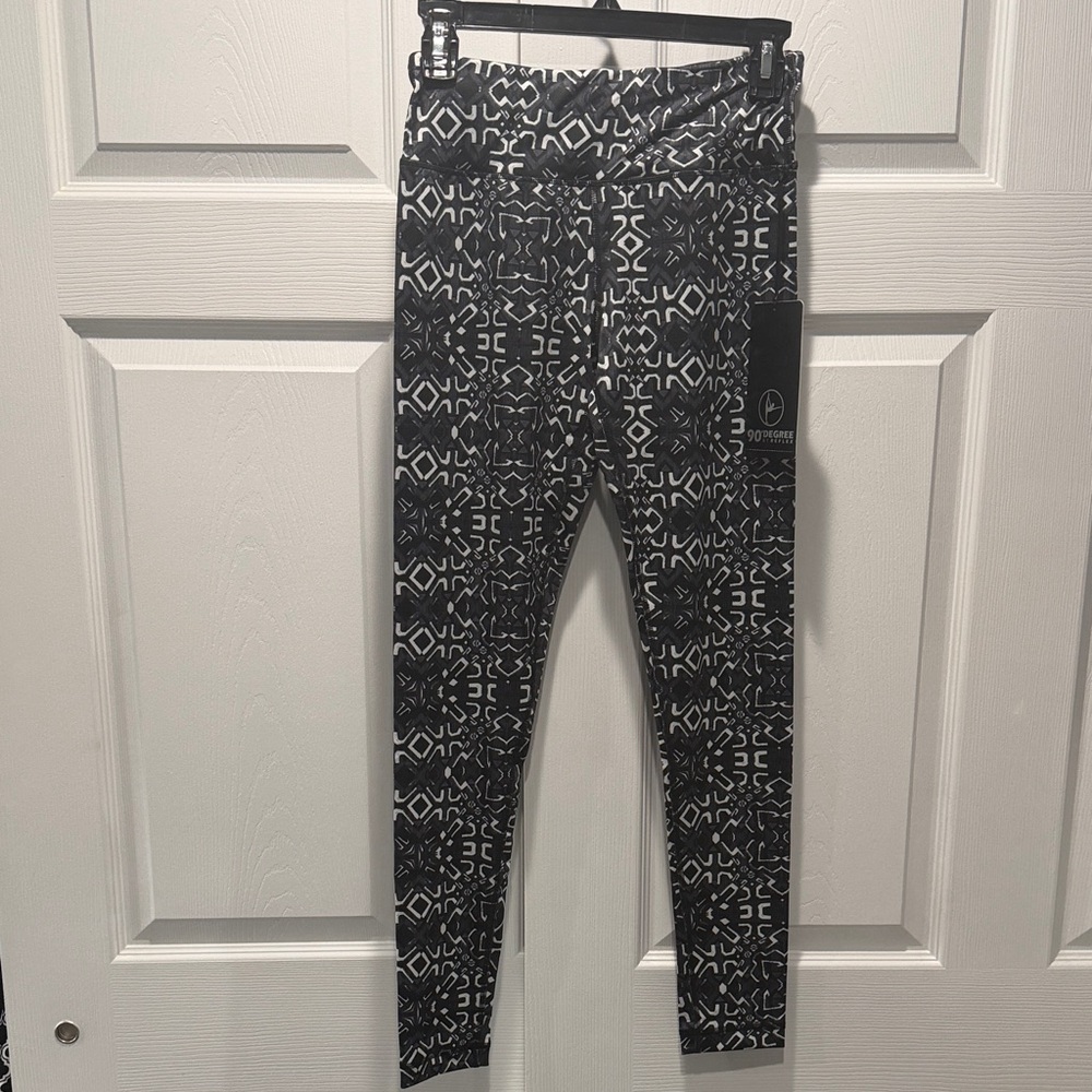 90 Degree By Reflex Black & White Geometric Print Leggings